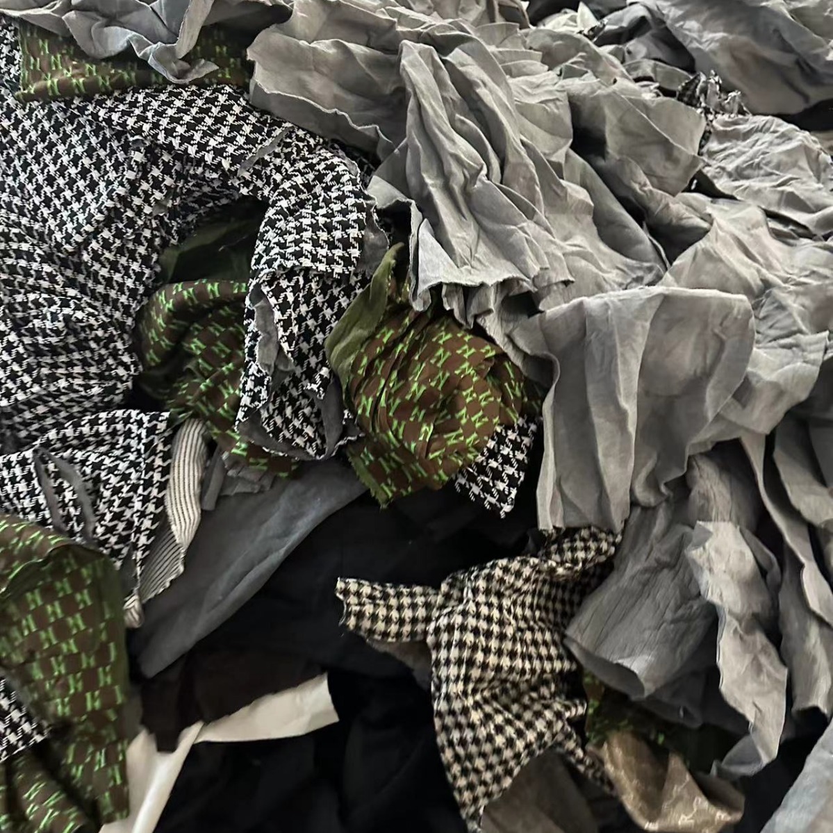 Miscellaneous Mixed Color Asymmetrical Large Cutting Industrial Machine Wiping Cloth Industrial Rag Absorbs Oil and Does Not Shed Lint Pure Cotton