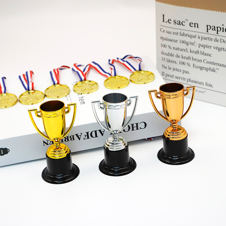 Amazon Creative Children's Plastic Trophy Kindergarten Party Honor Golden Small Trophy Medal Hanging Customized