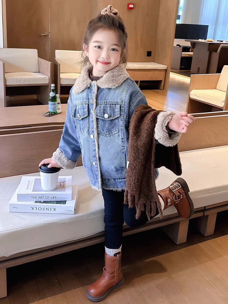 Girls' Denim and Velvet Jacket Autumn and Winter 2024 New Western Style Little Girl Baby Korean Clothes Children's Winter Clothes