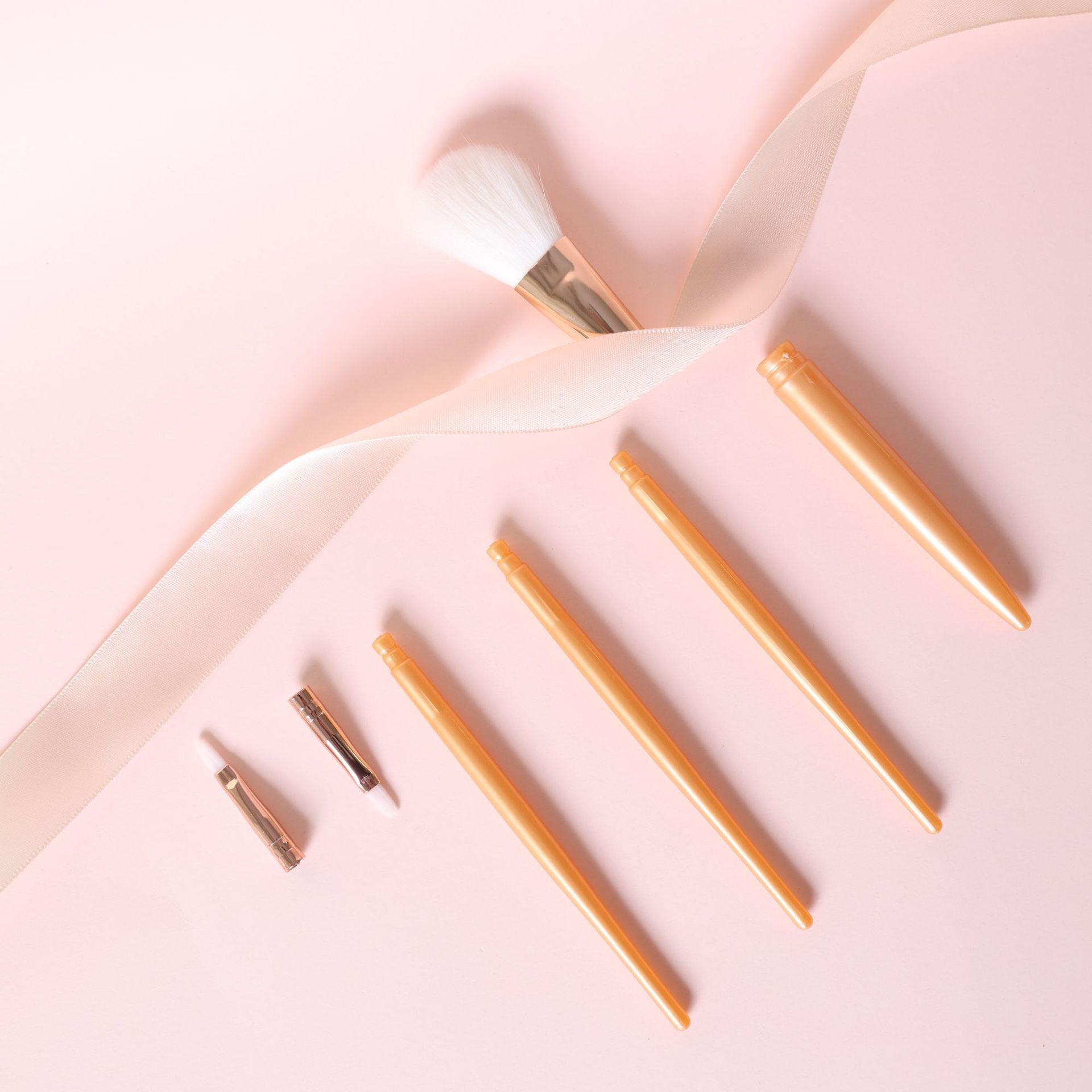 Полуфабрикатная кисть для макияжа дофаминовая, пластиковая ручка, доступный многофункциональный инструмент для красоты, оптовая фабрика