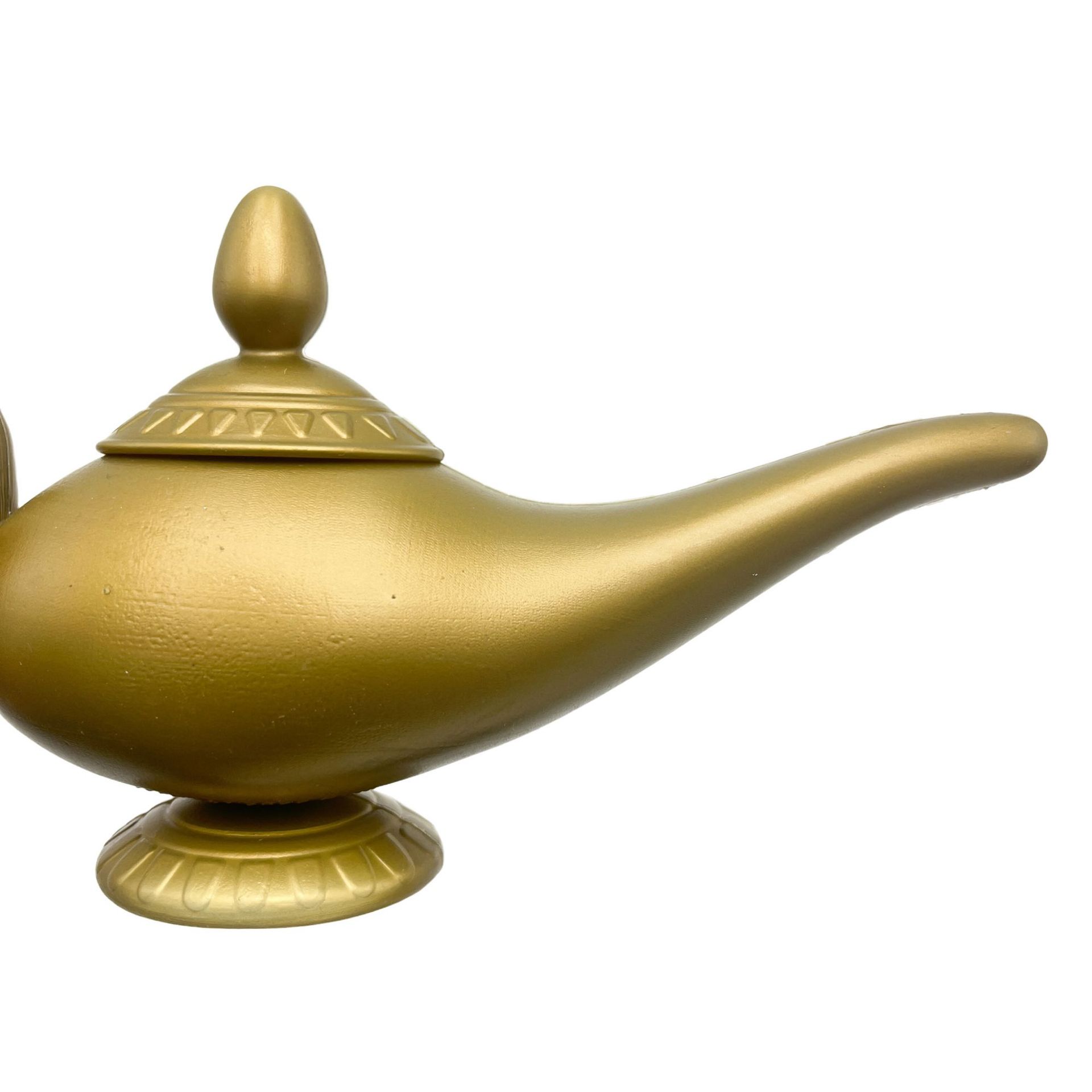 Cross-border manufacturers in stock Aladdin's magic lamp Halloween dance party performance props environmentally friendly plastic magic lamp