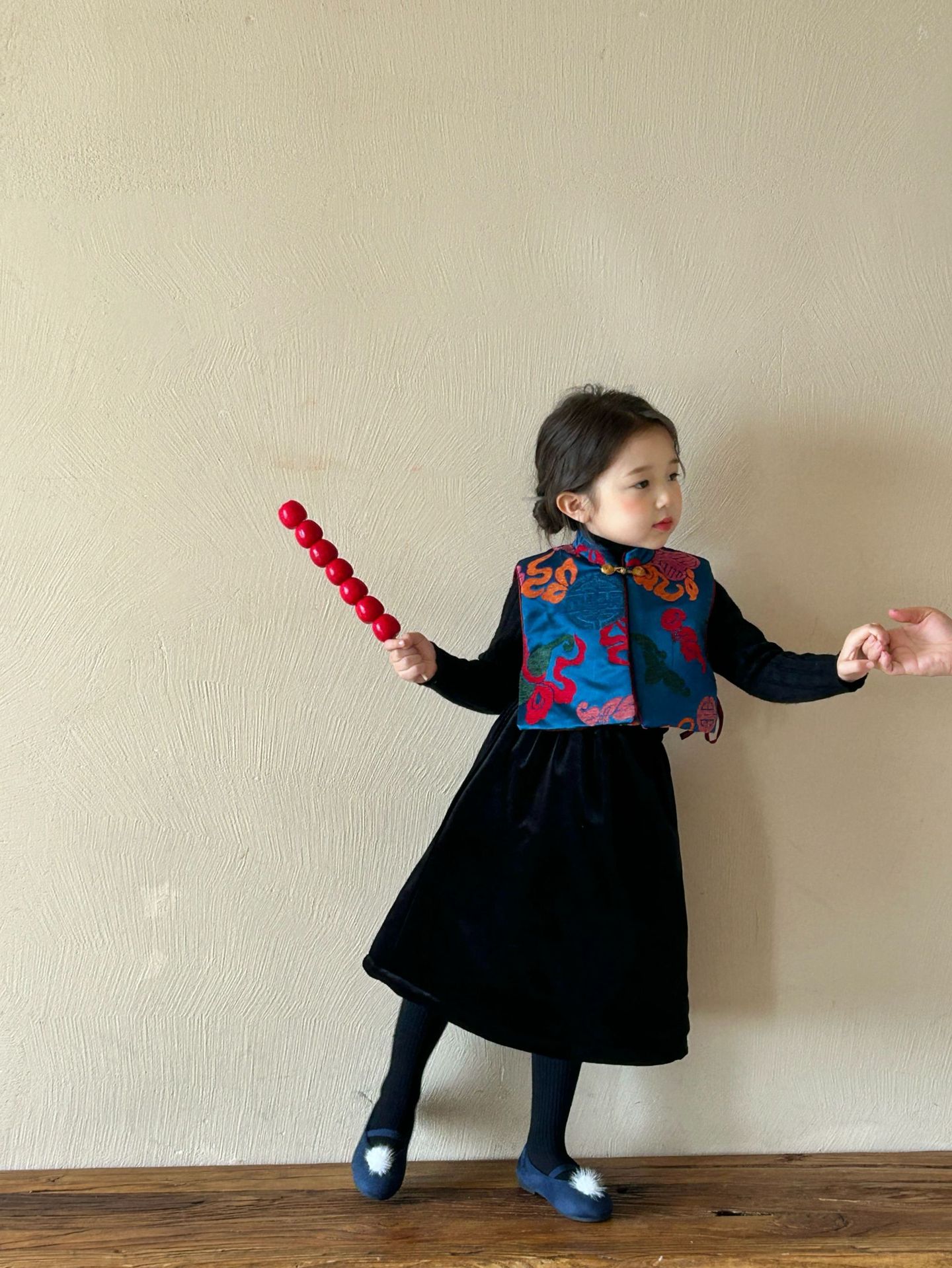 2024 winter new children's clothing new Chinese children's clothing girls colorful eight treasures gourd Zhang satin vest Tang suit