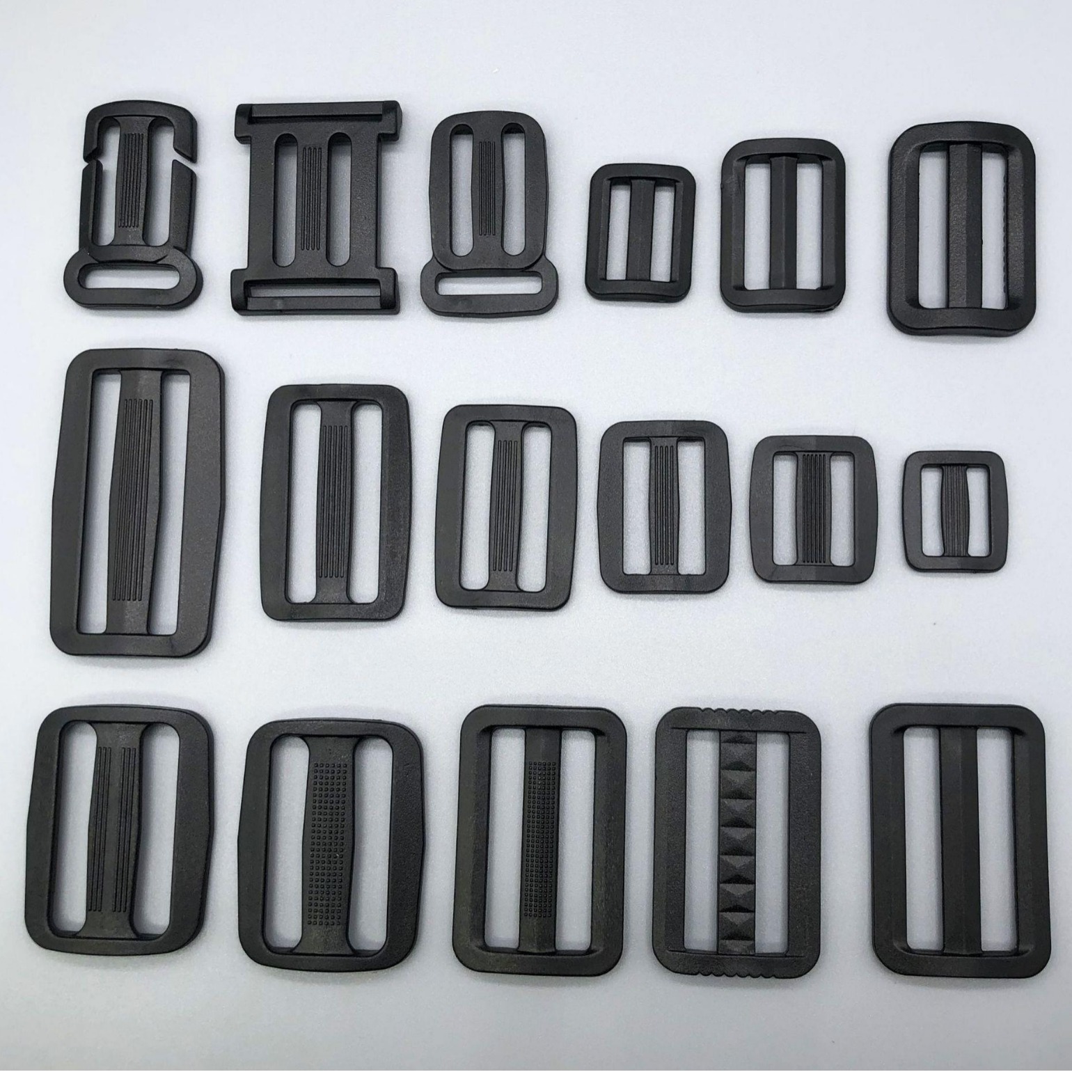 Factory spot luggage accessories plastic Japanese buckle black and white adjustment square buckle plastic adjustment strap three-gear buckle