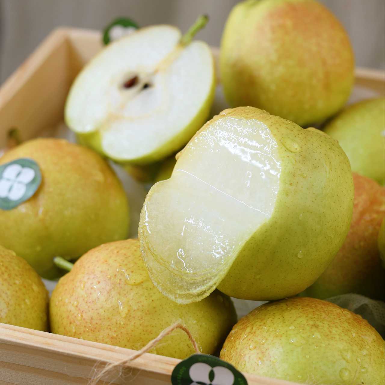 Xinjiang Korla Fragrant Pears Fresh Fruit Juicy Pears Whole Box 2-2.8kg Seasonal Pears Fresh Fruit Sf Express