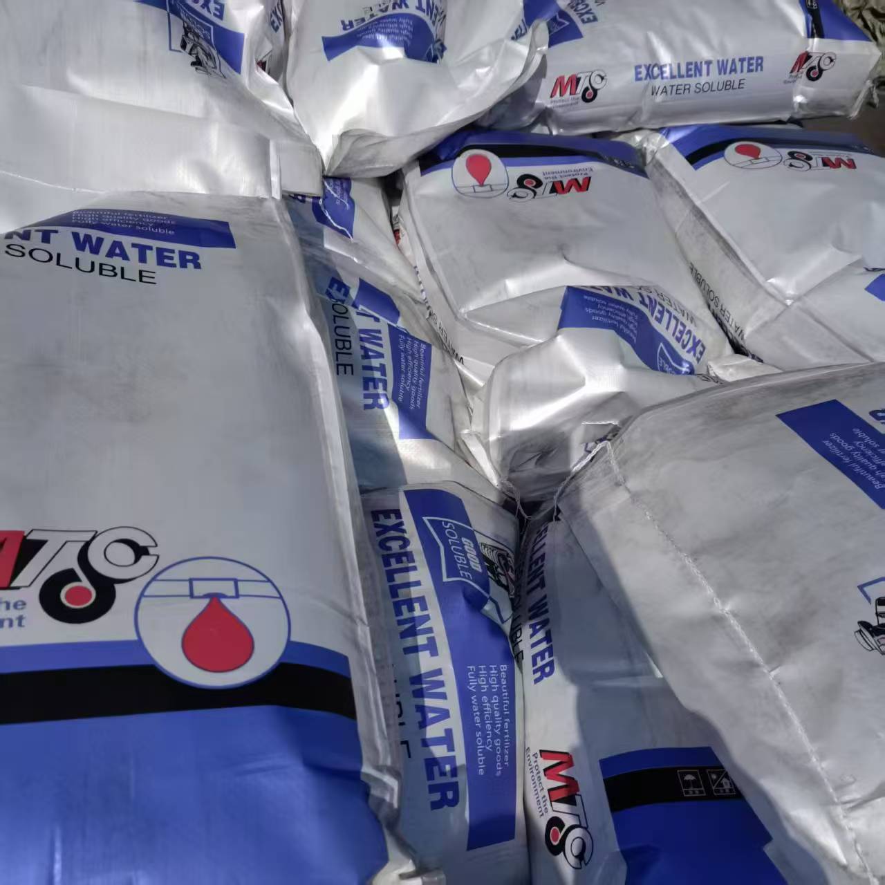 Sodium Humate Aquaculture Agriculture Fully Water-Soluble Feed Crystal Flake Powder Sodium Humate Powder Sodium Humate