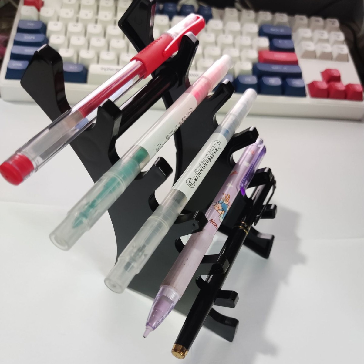 Source factory direct acrylic desktop pen holder storage plastic transparent pen holder pen display rack B- 02