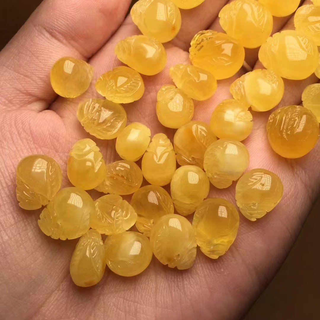 Natural beeswax carving purse accessories chicken oil yellow casual with DIY text play accessories can pond jewelry wholesale