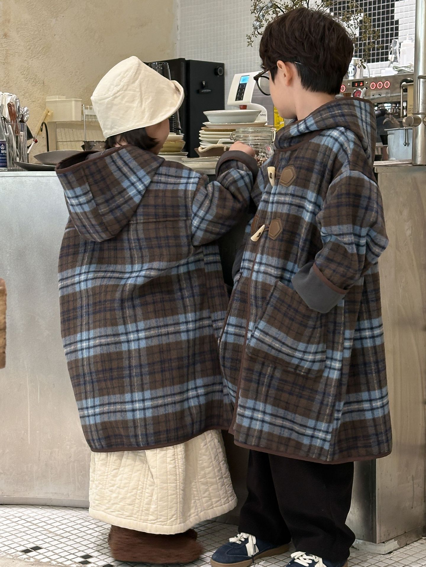 Children's Outwear 2025 Winter Style for Boys and Girls, Brother and Sister Plaid Hooded One-Piece Velvet Outwear, Kidsren's Casual Mid-Length Outwear