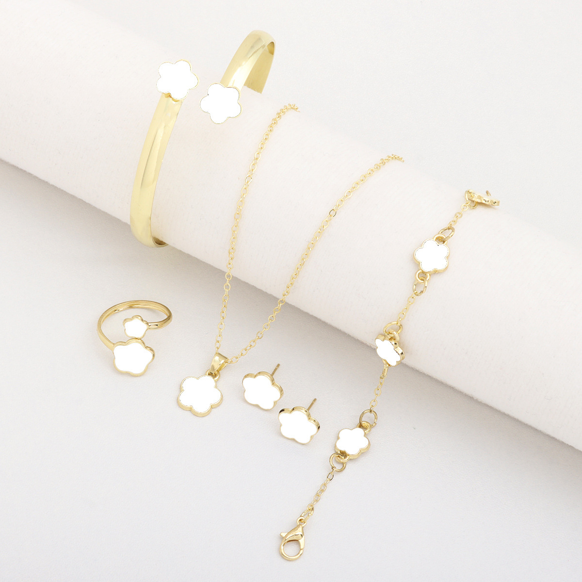 Cross-Border Hot Selling Five-Leaf Clover Jewelry Set for Women, Simple Oil Dripping Lucky Flower Necklace, Versatile Hand Jewelry Earrings 5-Piece Set