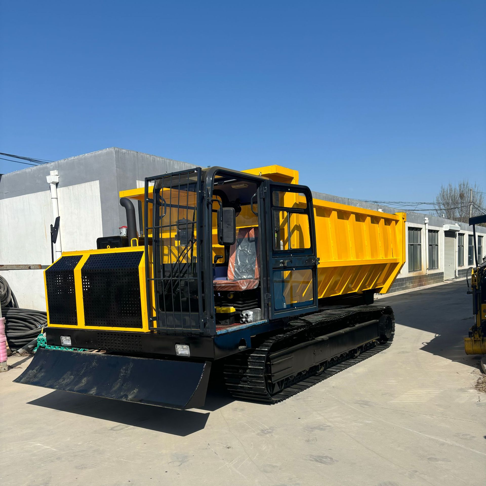 Customized Processing Crawler Transporter Manufacturer Directly Supplies 10-30 Tons Engineering Mining All-Terrain Creeper Transporter