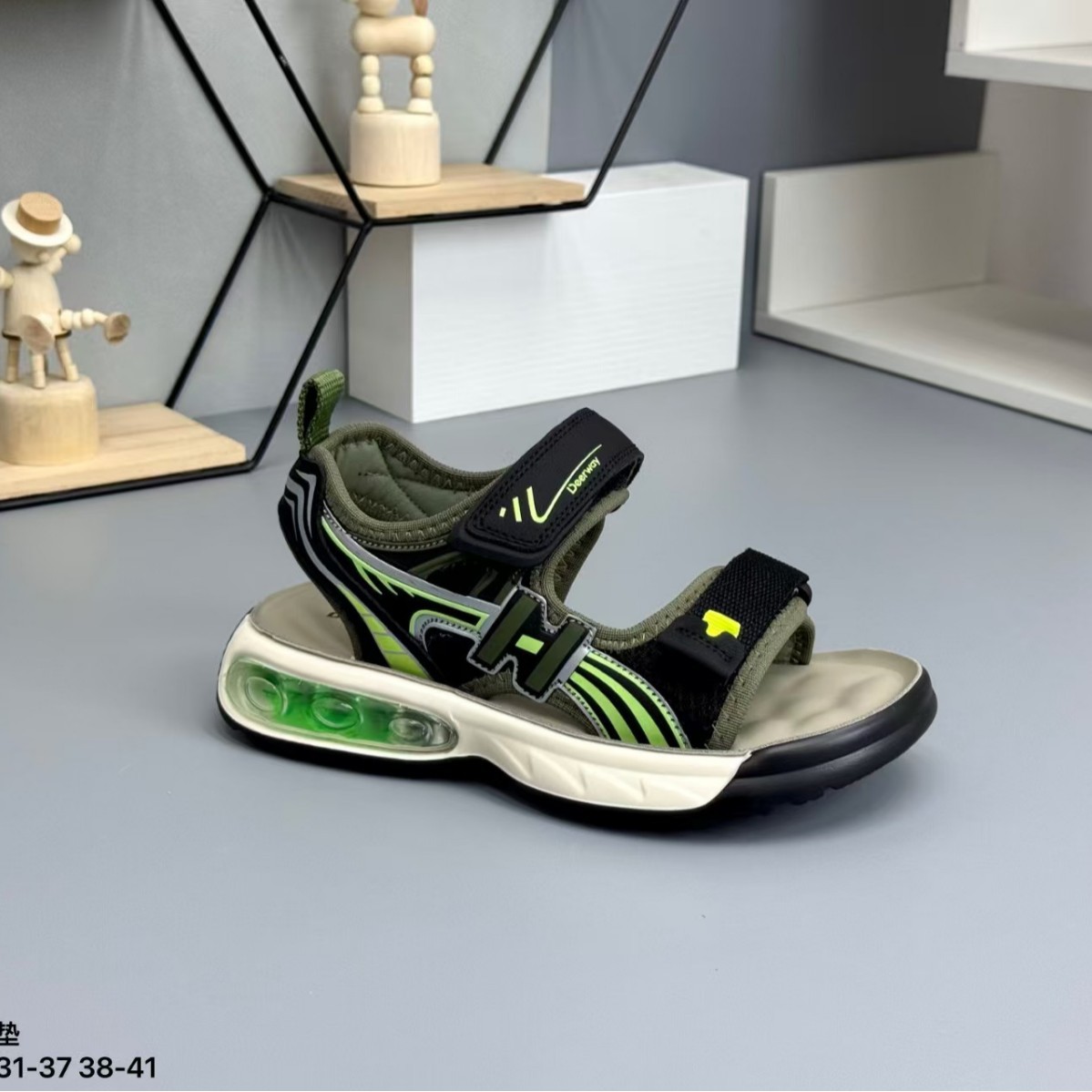 Delhui 2025 children's sandals summer new leisure primary school students soft bottom beach boys sandals wholesale 9926