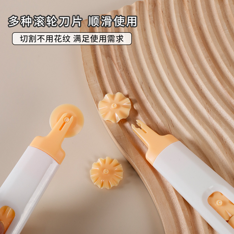 Cross-border roller cutter pizza knife pattern cutter dough dough crust cutter pattern modeling knife kitchen gadget