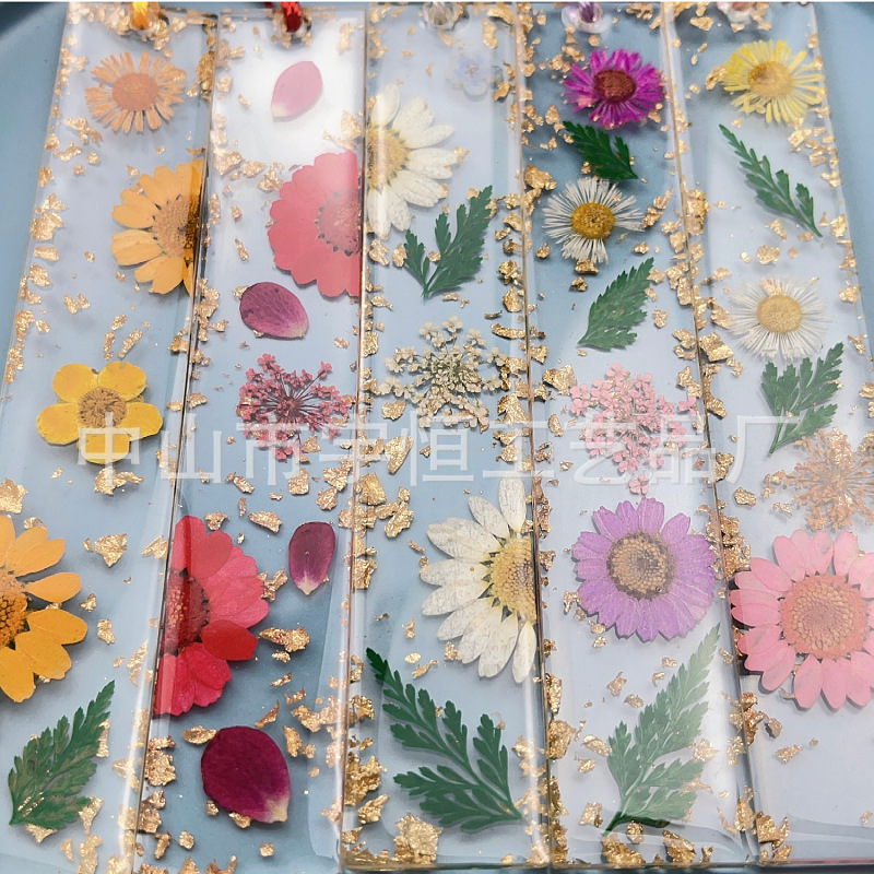 Dried Flower Glue Bookmark Daisy Creative Glue Bookmark Reading Companion Bookmark Gold Foil Resin Bookmark