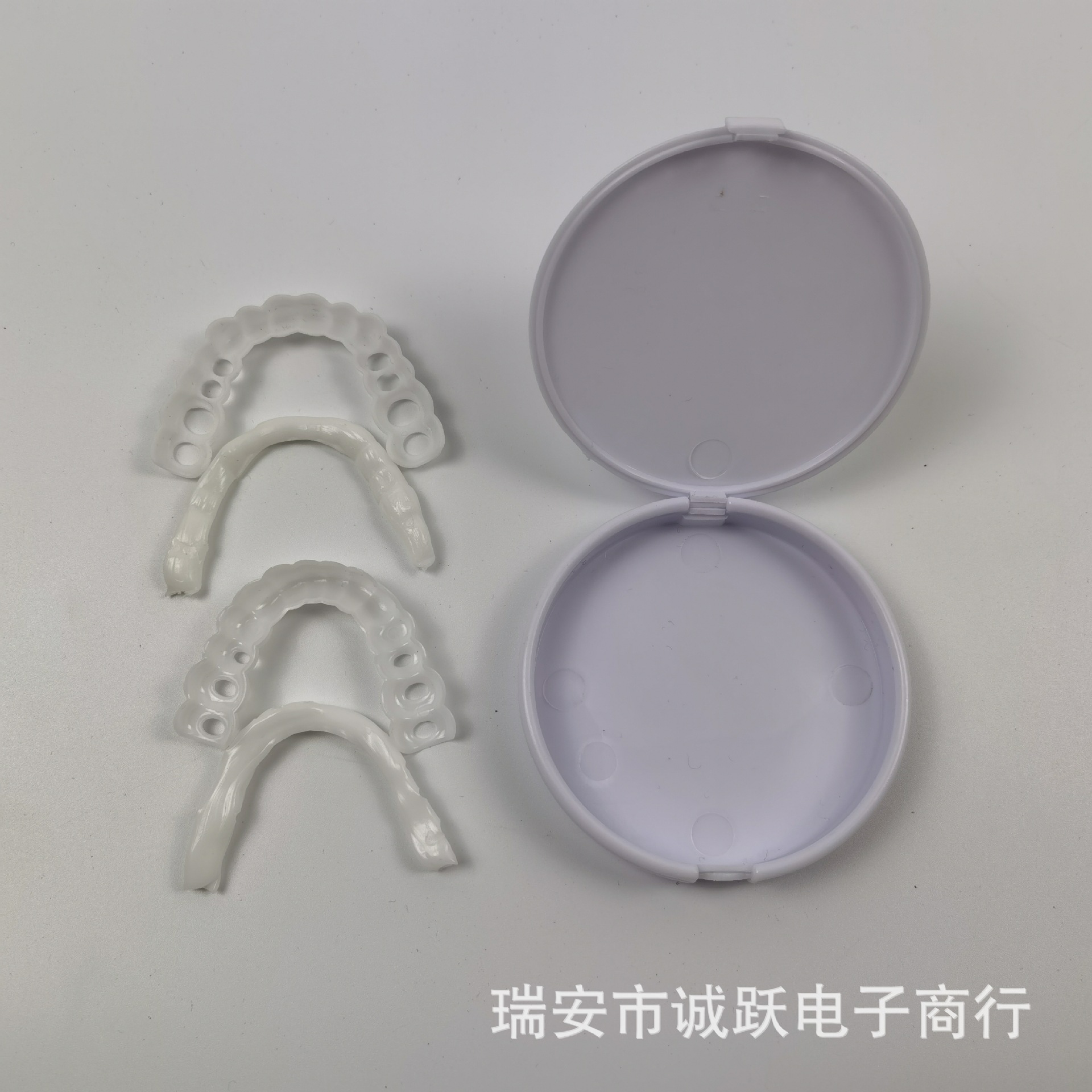 Simulation braces upper teeth lower teeth 2023 bottled particles hole-free simulation braces whitening denture cover manufacturer