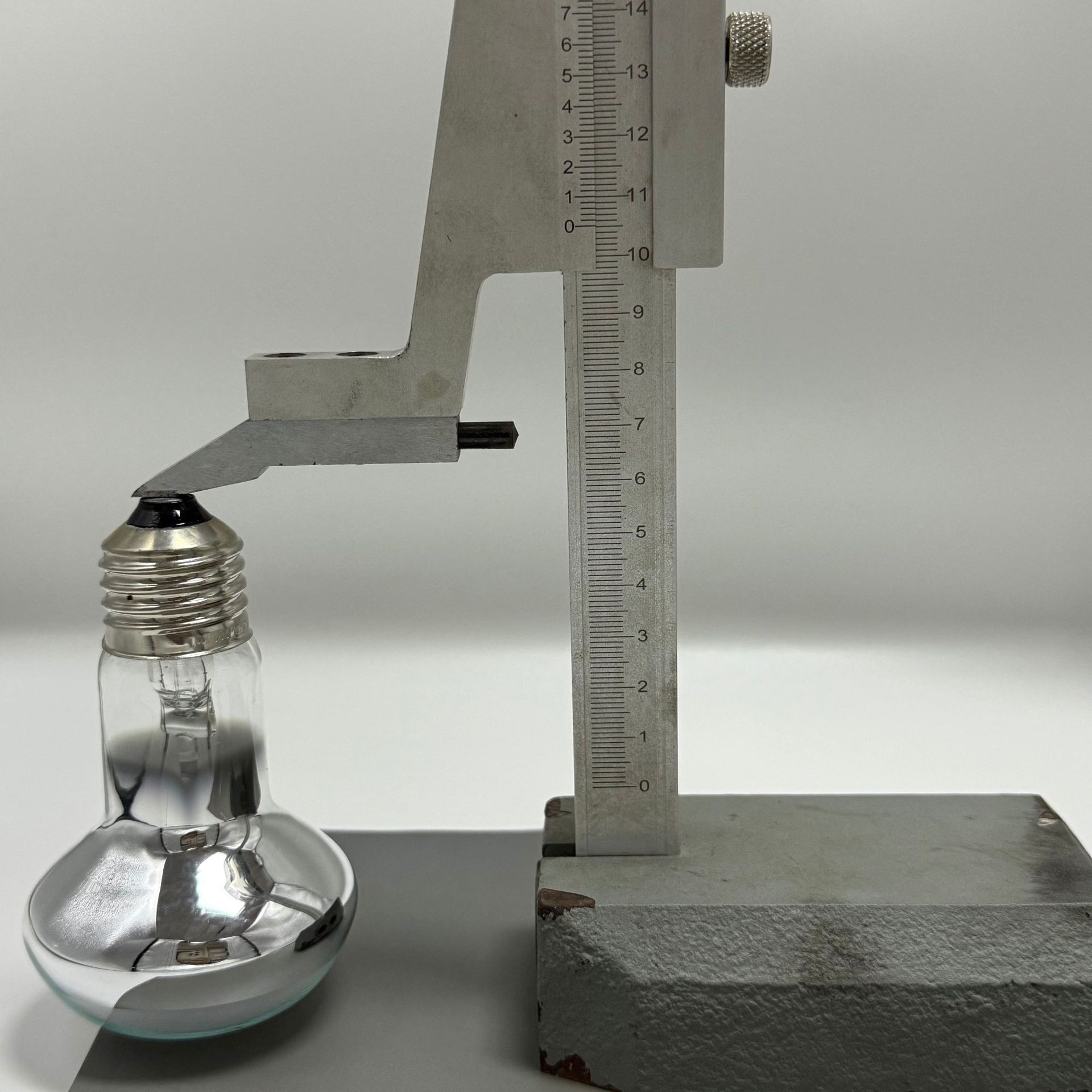 Xingxin Bathroom Heater Middle Lighting Bulb for Home Bathroom Shower Reflection Warm Light 220V 25W