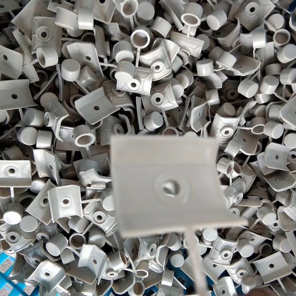 Manufacturers supply plastic products saddle buckle universal plastic 9 waterproof cap