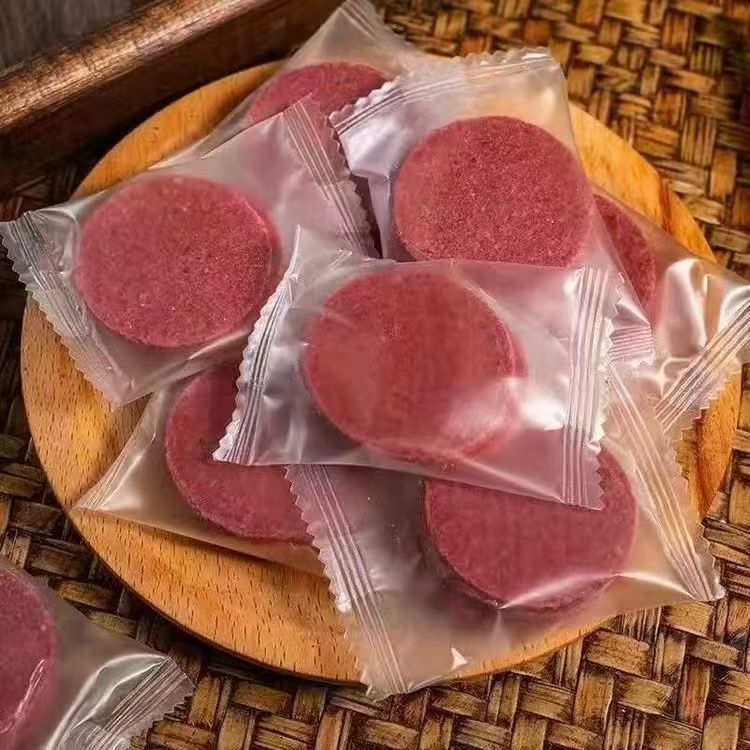 Blueberry and Mulberry Sandwich Hawthorn Slices Are Sweet and Sour, Appetizing, Stomach-Strengthening and Digestion-Relieving Snacks That Are Delicious and Relieve Greasiness