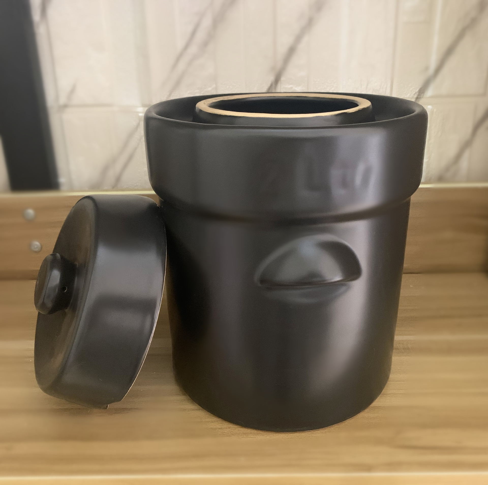 White thread 2L ceramic pickle jar with stone pressure fermentation tank with mixing rod Mail Order ordinary packaging