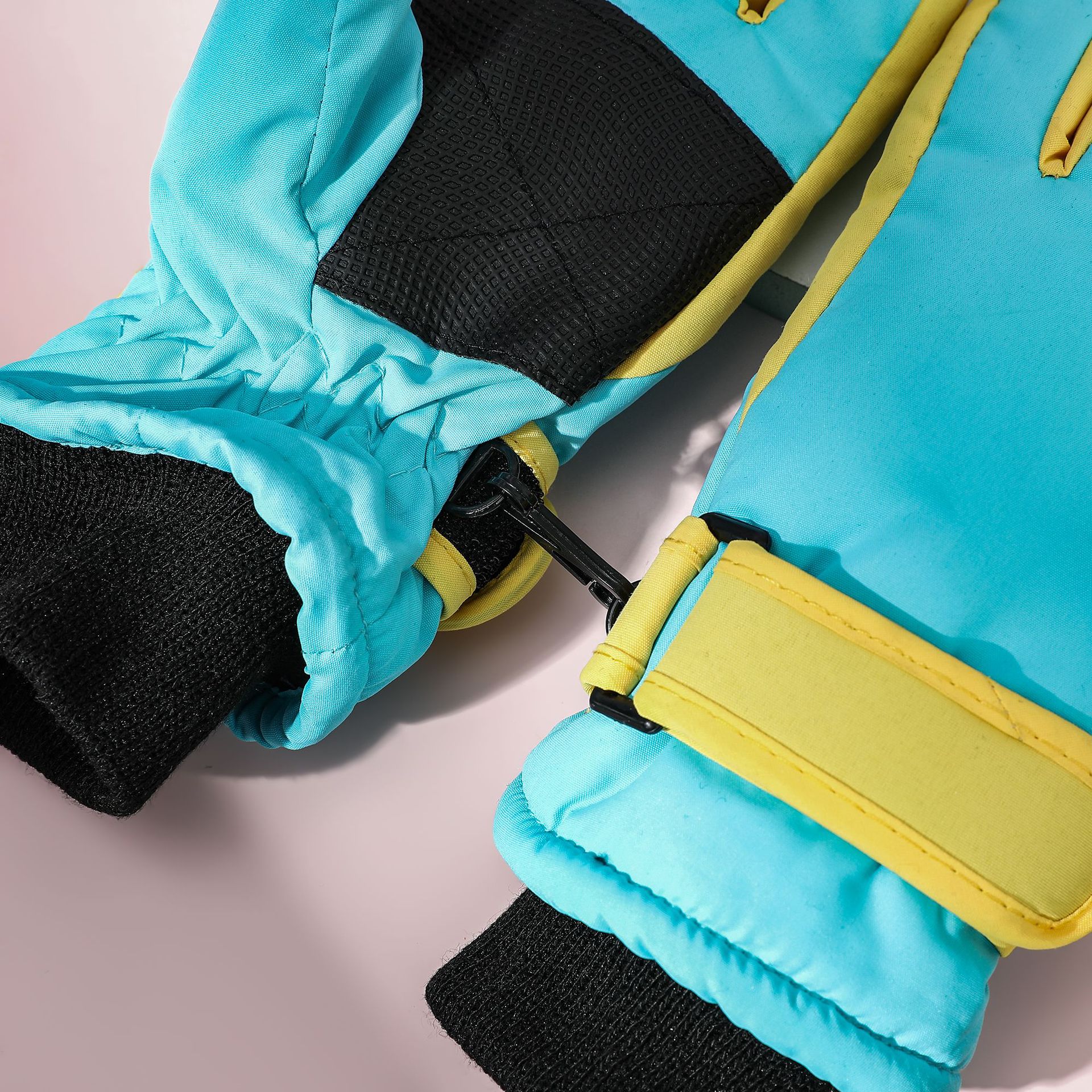 3-9岁户外男女童专业运动保暖手套批发加绒加厚防风儿童滑雪手套