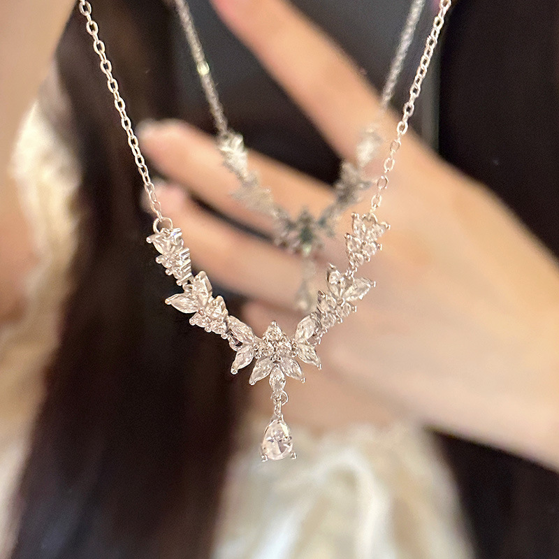 Little Red Book with Super Fairy Wheat Ear Necklace Women's 2025 Explosion Water Drop Zircon Pendant High-grade Clavicle Chain