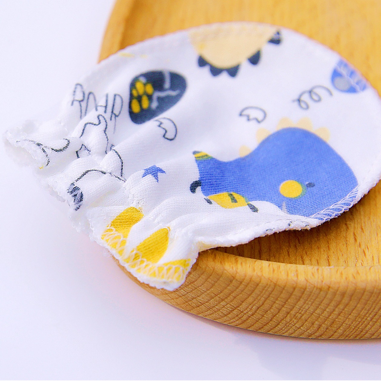 Baby supplies spot color-picking cartoon baby gloves newborn anti-scratch face gloves cotton protective gloves