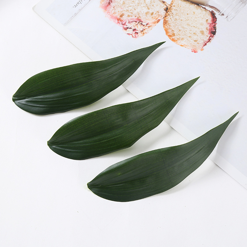 Cross-border lily leaf simulation green plant lily leaf accessories green landscape simulation flannel lily leaf wholesale