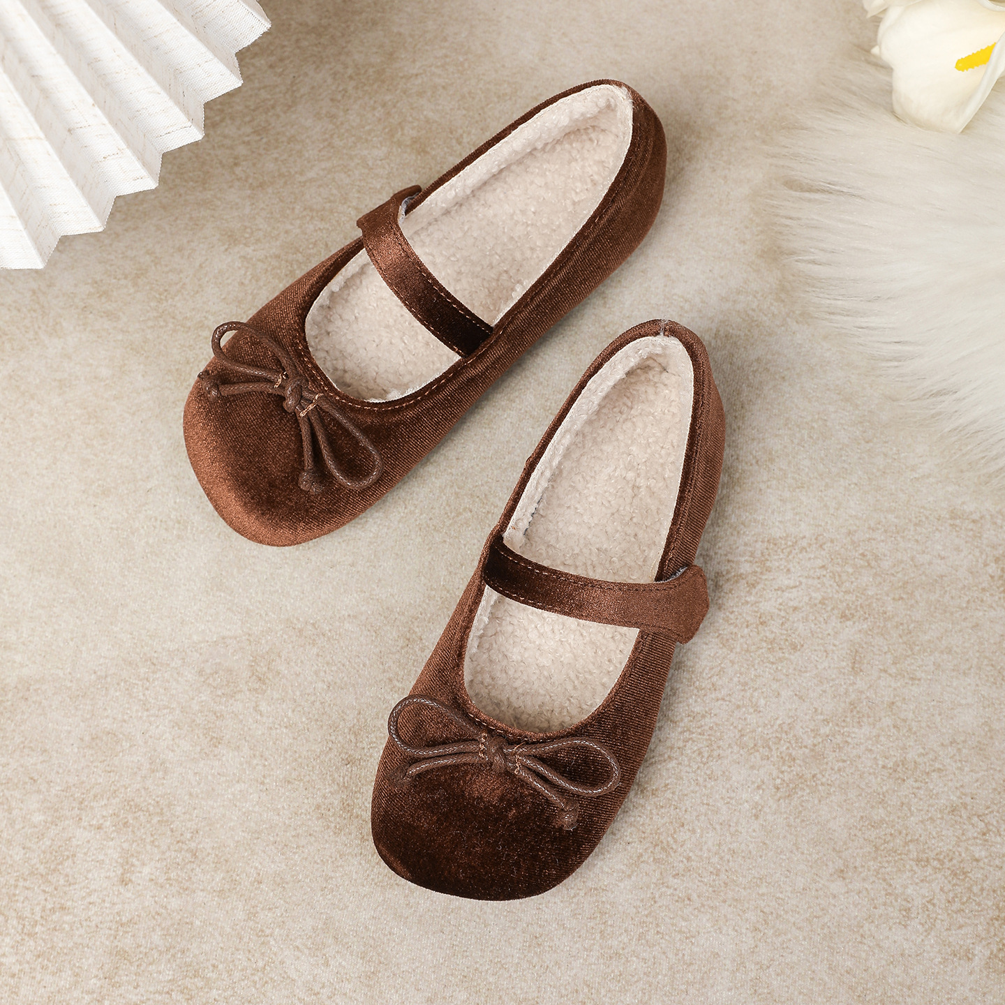 Korean Style Children's Shoes 2026 New Winter Model for Girls, Velvet Bow Princess Leather Shoes, Children's Fleece-Lined Warm Cotton Shoes