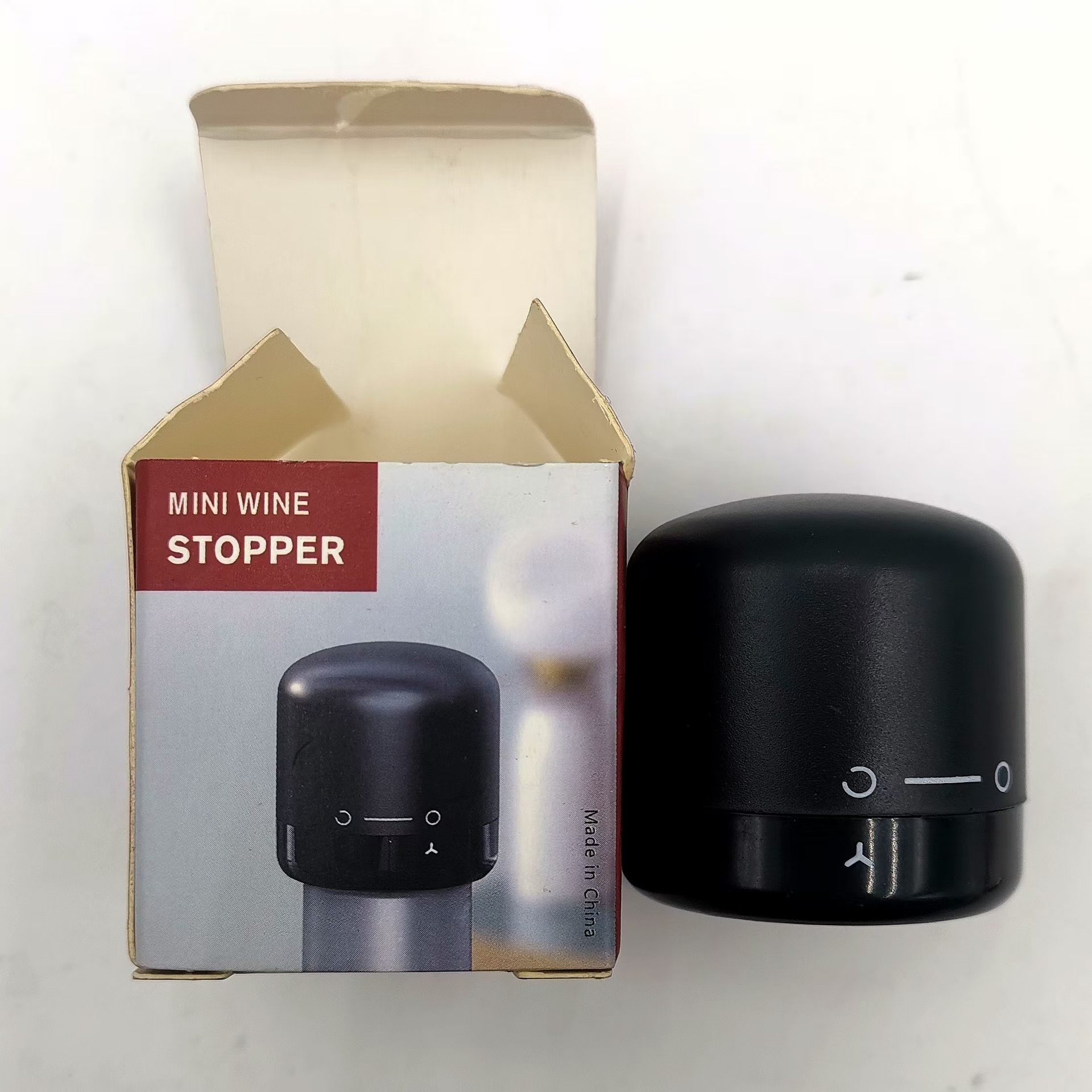 Cross-border rotating wine stopper bottle cap rotating mini creative sealing stopper black fresh-keeping stopper color boxed manufacturers
