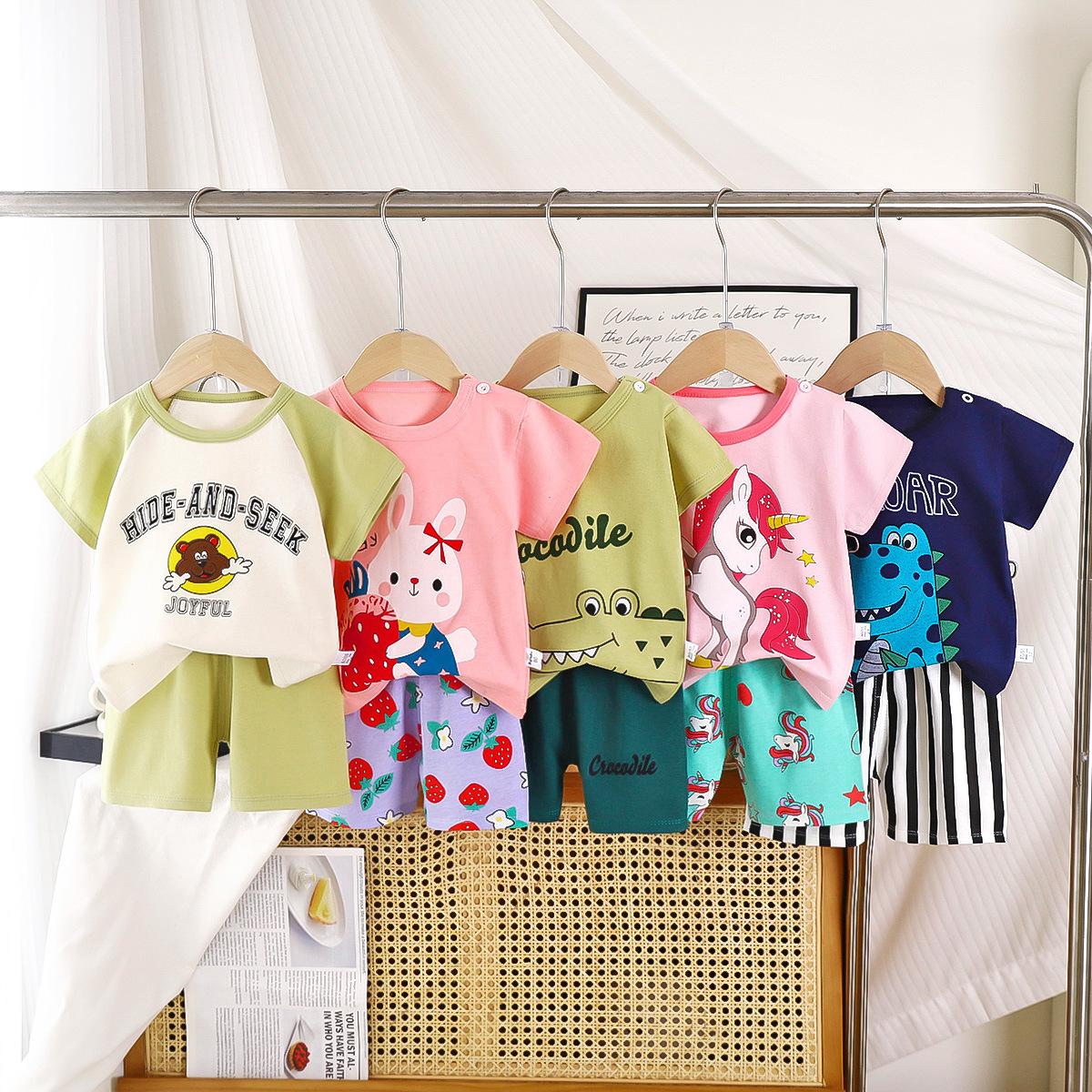 Детский летний комплект с коротким рукавом для мальчиков, хлопковая одежда, новая корейская футболка и шорты, одежда для детей из зарубежной торговли