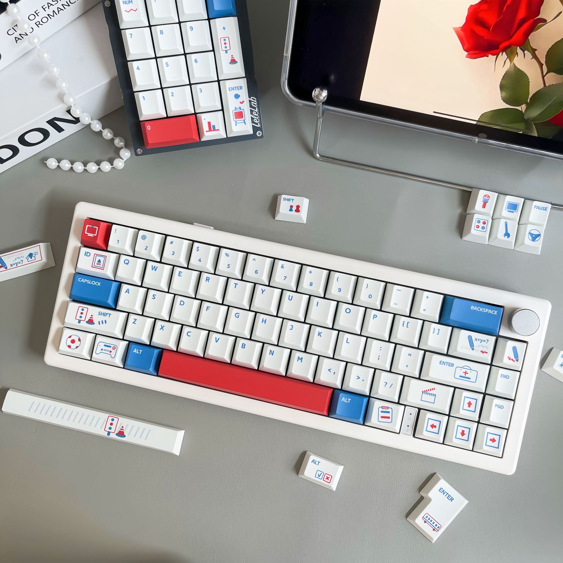 Two-Dimensional Customized Cartoon Animation Customized Mechanical Keyboard Pbt Sublimation Process Customized Keycaps·