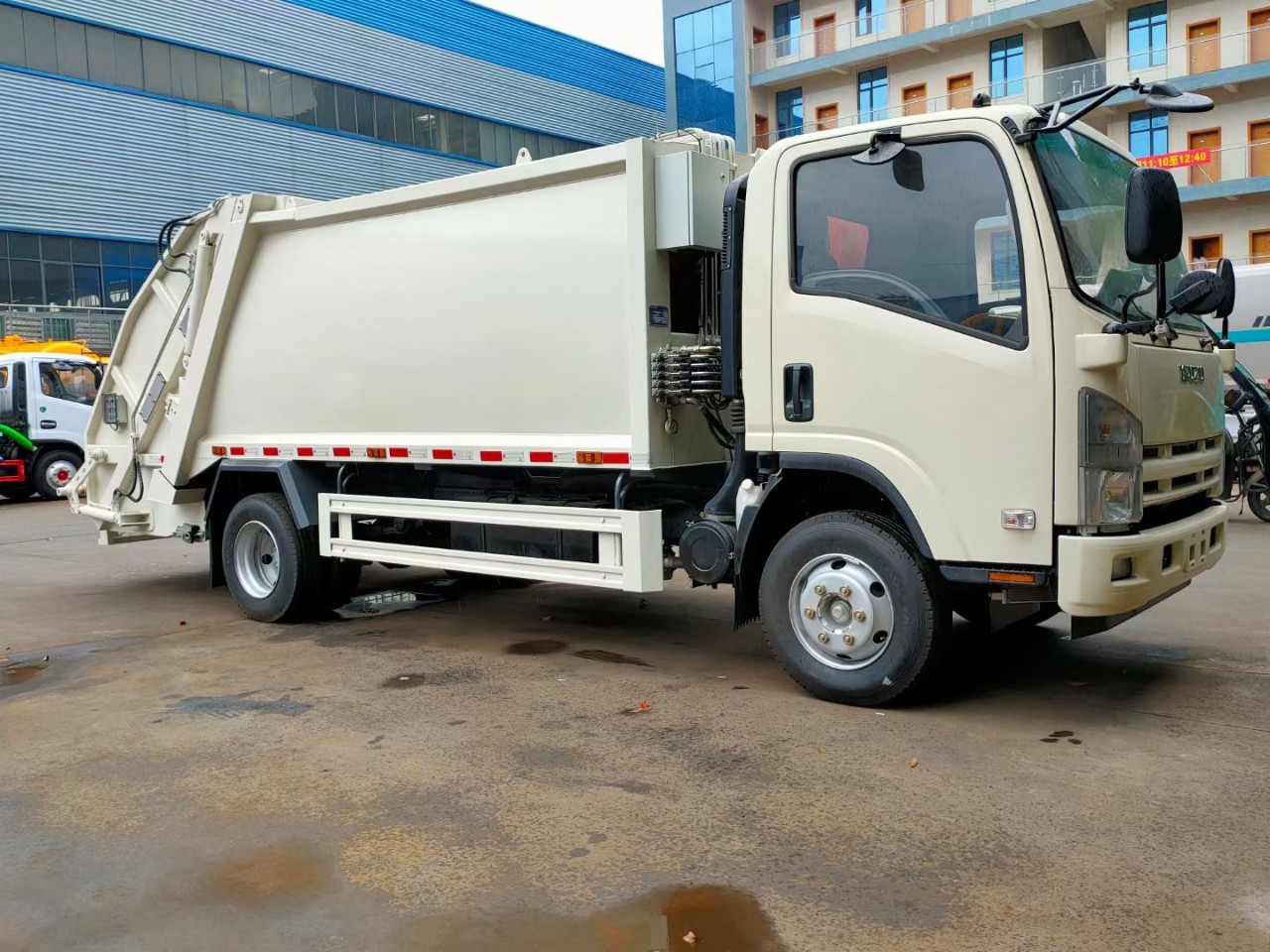 Export Peru Qingling Isuzu 8 Tons 10 Tons 12 Tons Export Compressed Garbage Truck Household Garbage Transfer Truck