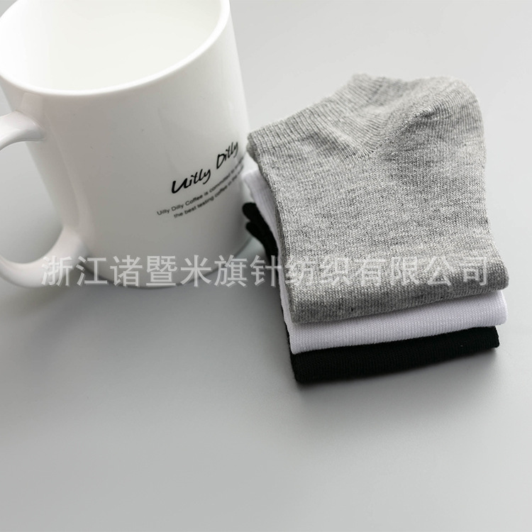Disposable Socks in Solid Colors Black, White, and Gray, Men's Low-Cost Bulk Purchase Short Ankle Socks, Shallow Invisible Socks, Versatile