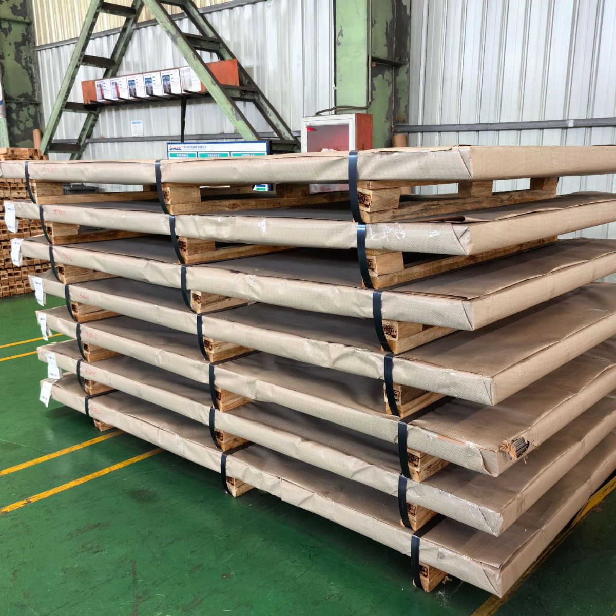 Q235B Hot-Rolled Medium-Thick Plate Ss400 Carbon Steel Plate General Plate Low Alloy Steel Plate Wear Plate Nm400 4-50mm