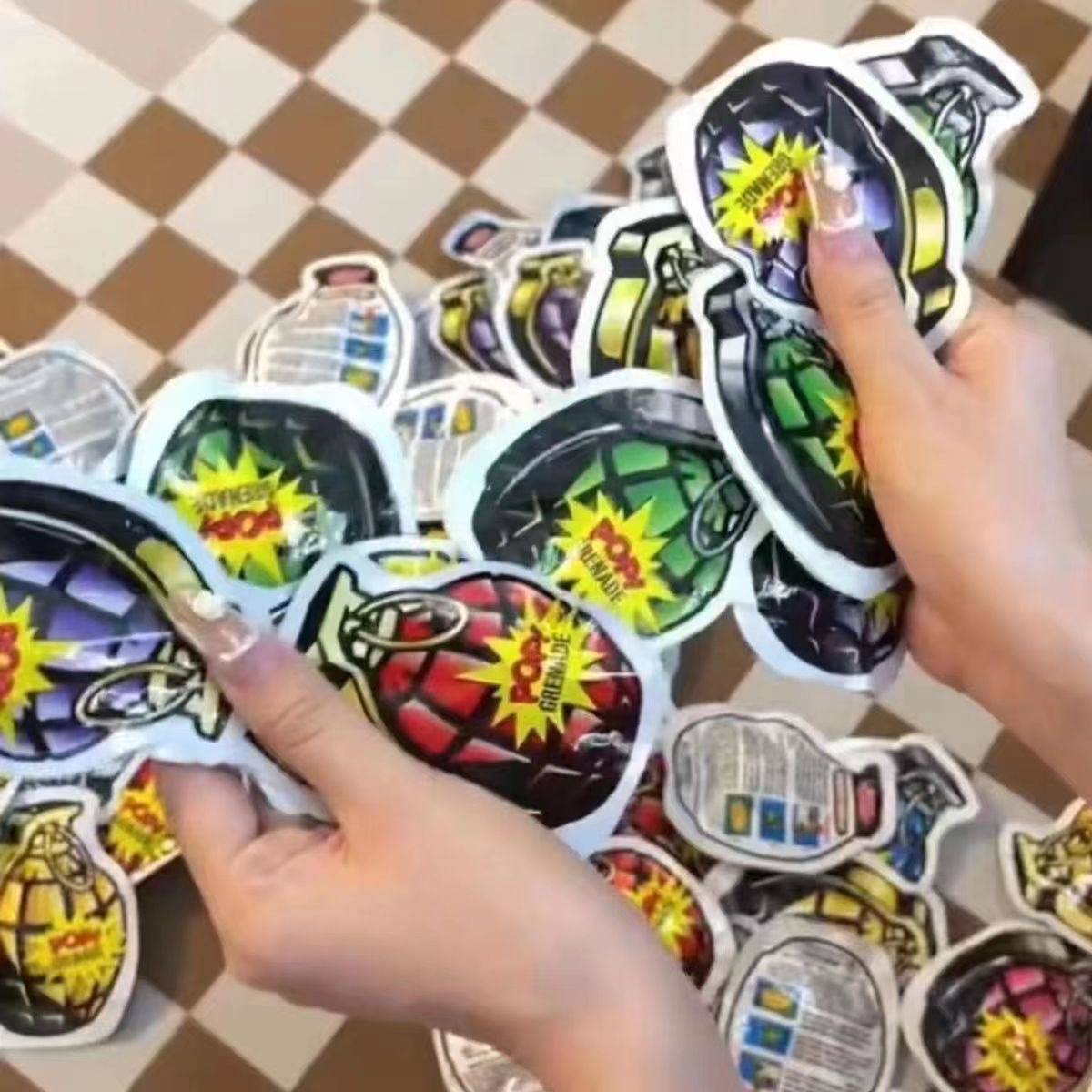 Trendy Viral Self-Explosive Grenade Funny Realistic Scare Toy Automatic Inflatable Small Colorful Grenade Toy Wholesale Dropshipping