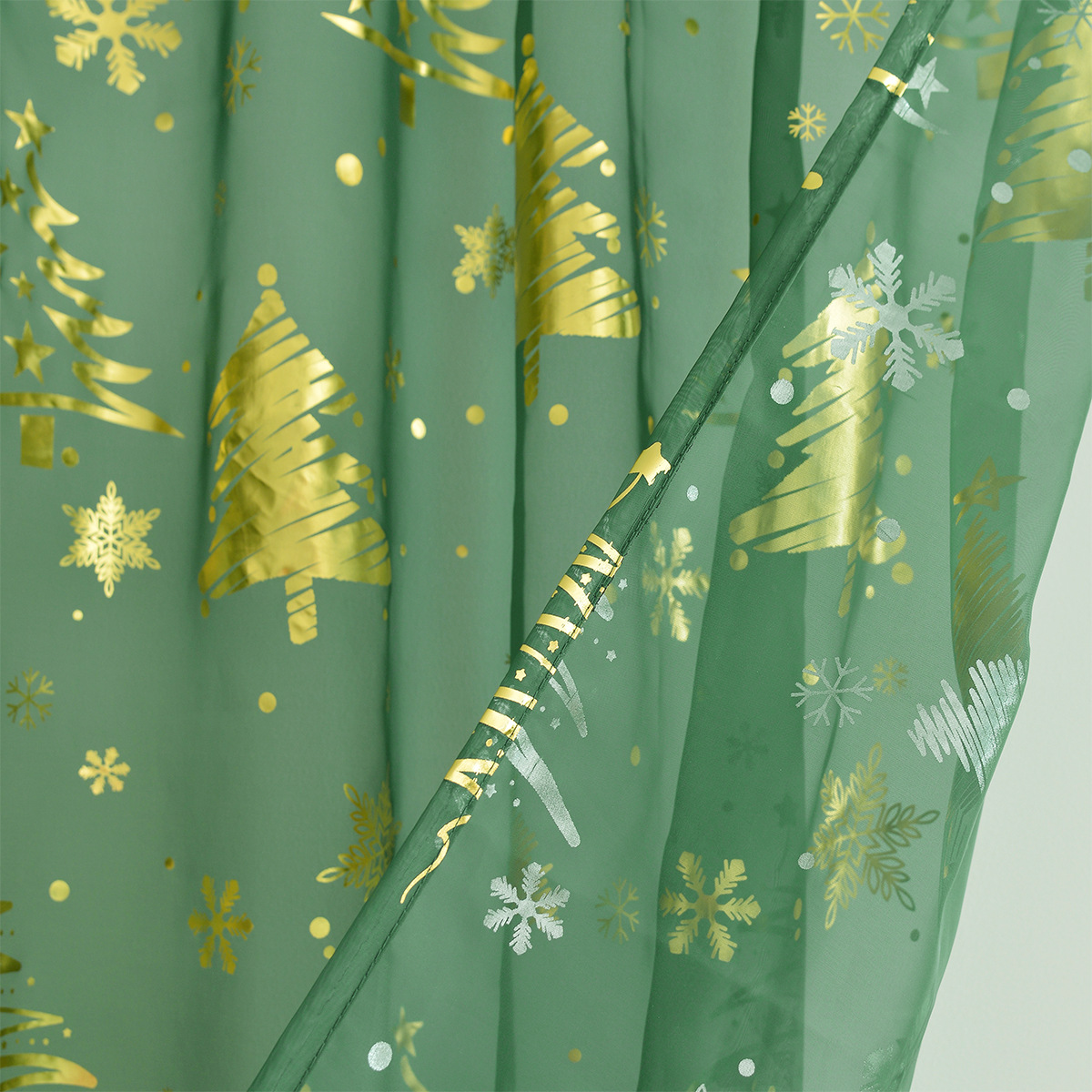 Fabric in Stock Wholesale Single Roll Trilobin Snowflake Christmas Curtain 300cm 45Gsm Element Full Blackout