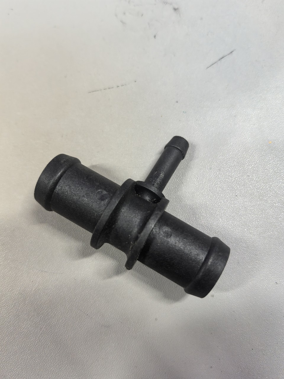 N90761001 N 907 610 01 Touran Wild Emperor Q5 Beetle A4 Fabia Водяная трубка Тройная Т-образная часть