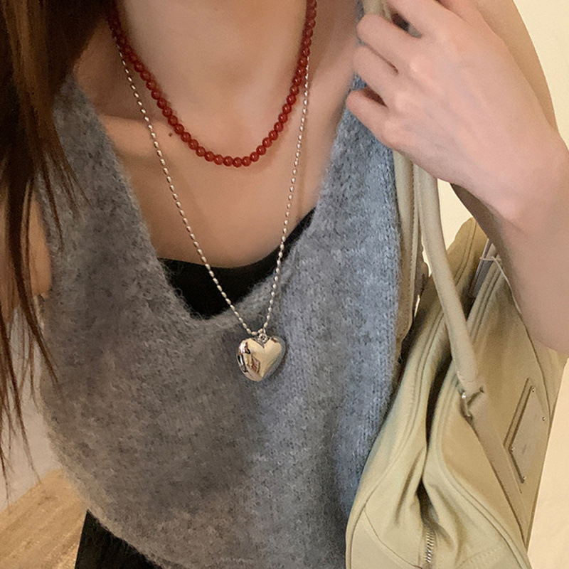 Metal Heart Pendant Necklace for Women, Fashionable Light Luxury High-End Necklace, Personalized Temperament Pendant, Heart Rice Bead Necklace