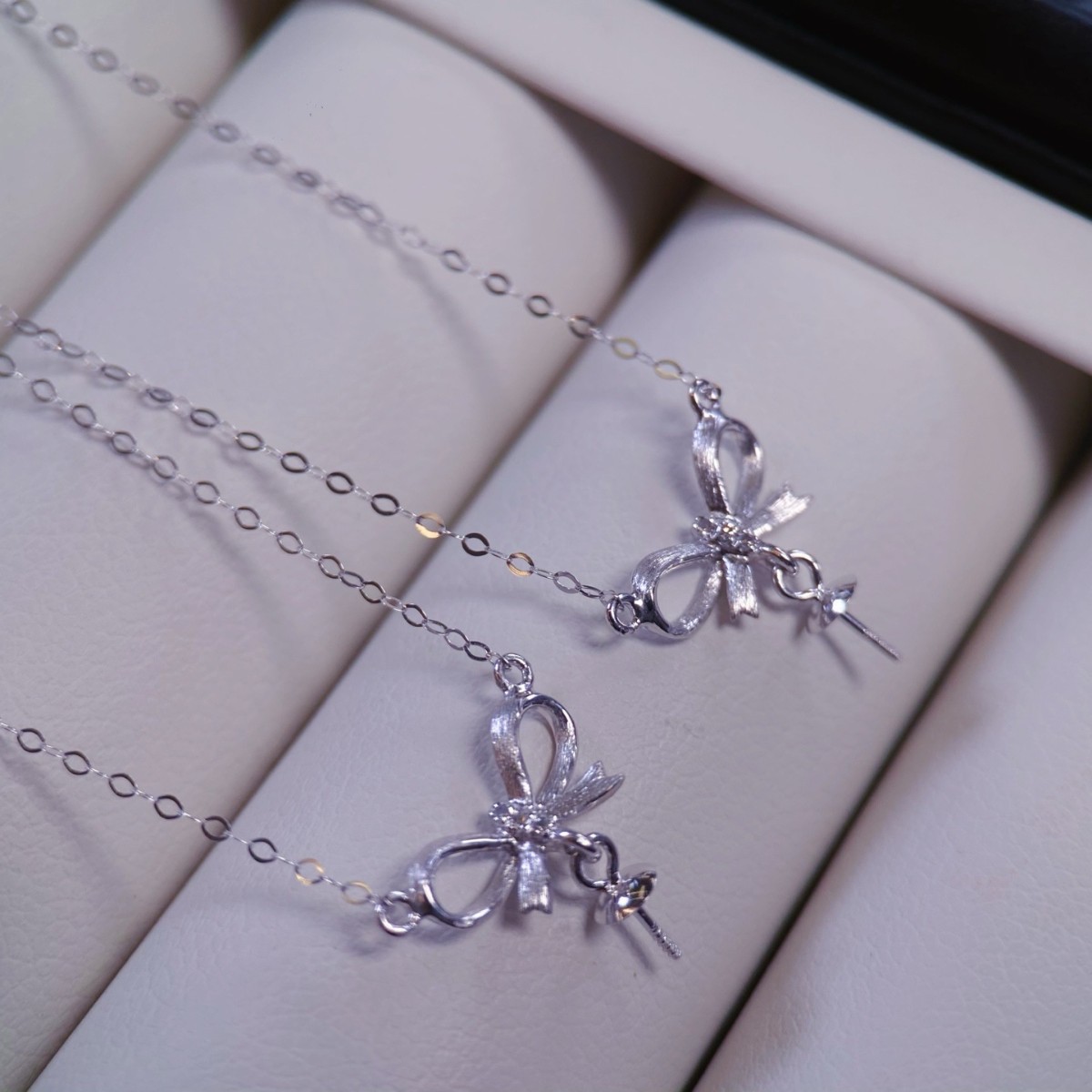 Platinum Pt900 Accessories Beautiful Girl Bow Chain Inlaid with Diamond D0.006Ct Reference Beads 9-10mm