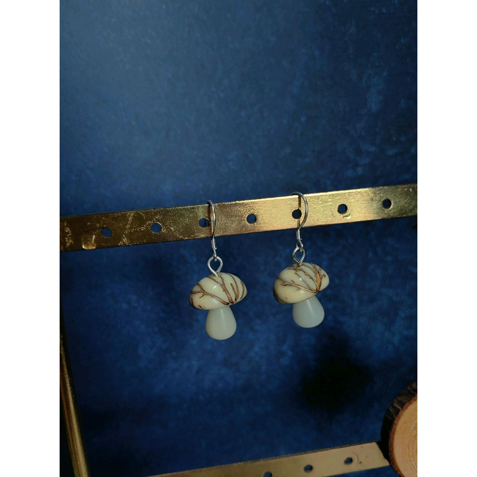 Original Plant Seed Mushroom Shape Silver Line Bodhi White Jade Bodhi Smart All-match Creative Handmade Earrings