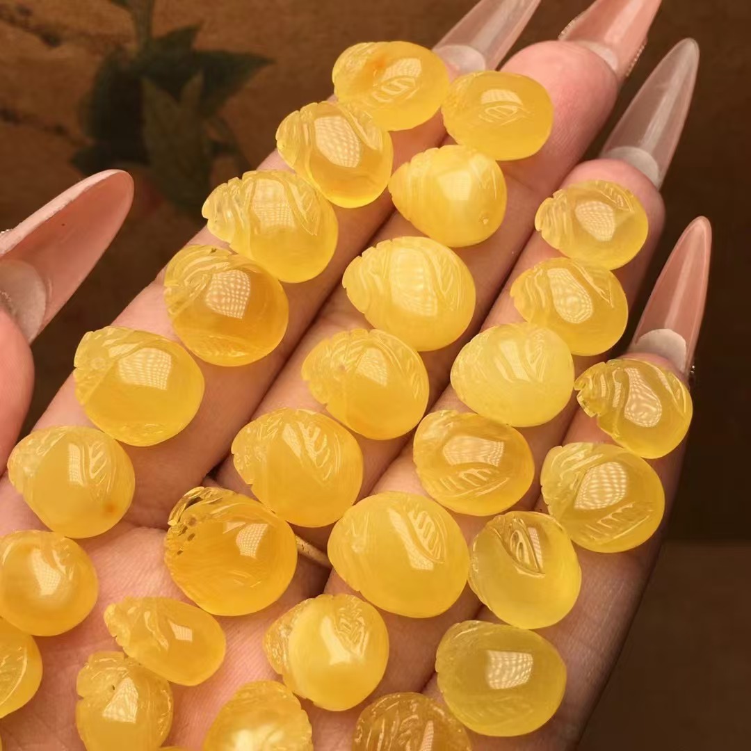 Natural beeswax carving purse accessories chicken oil yellow casual with DIY text play accessories can pond jewelry wholesale