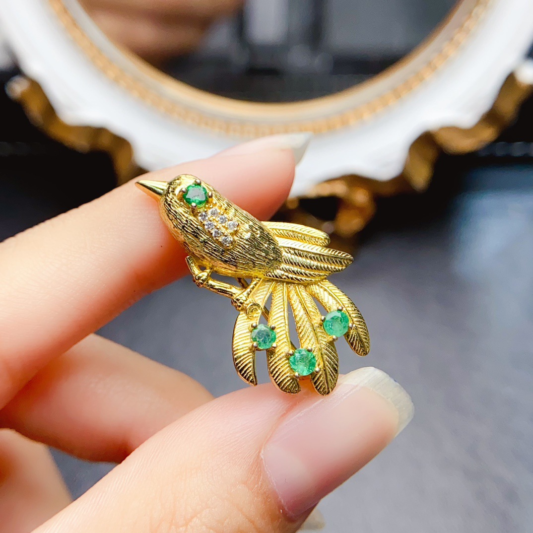 New natural emerald brooch S925 silver inlaid main stone 2.5mm Joker net red explosions women's jewelry wholesale