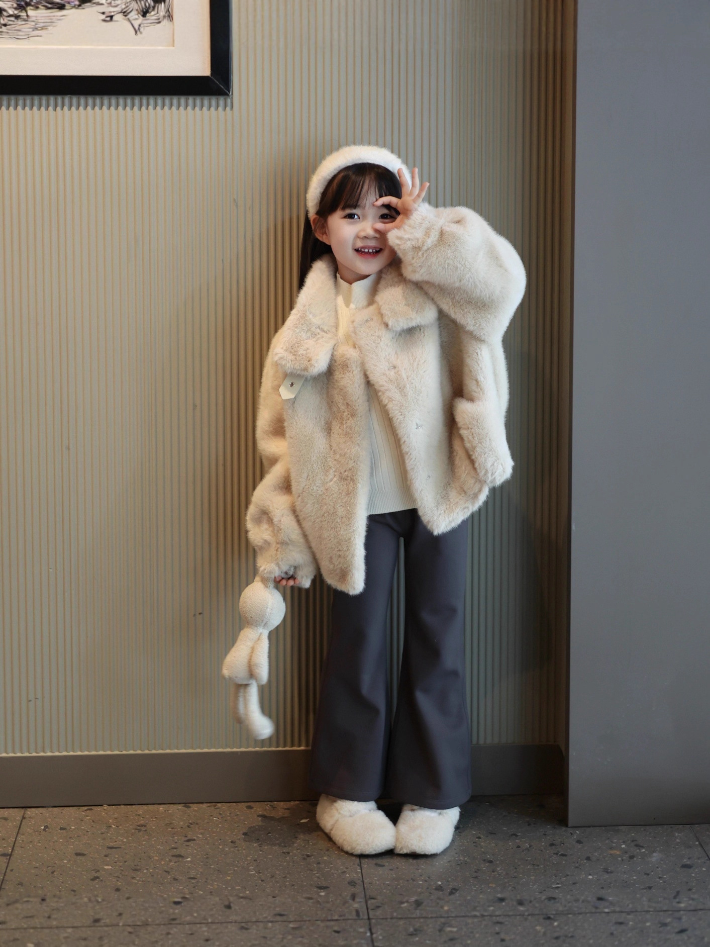 Girls' Fur One-Piece Fur Outwear 2025 New Autumn and Winter Medium and Large Children's Fur Outwear Short Velvet Top
