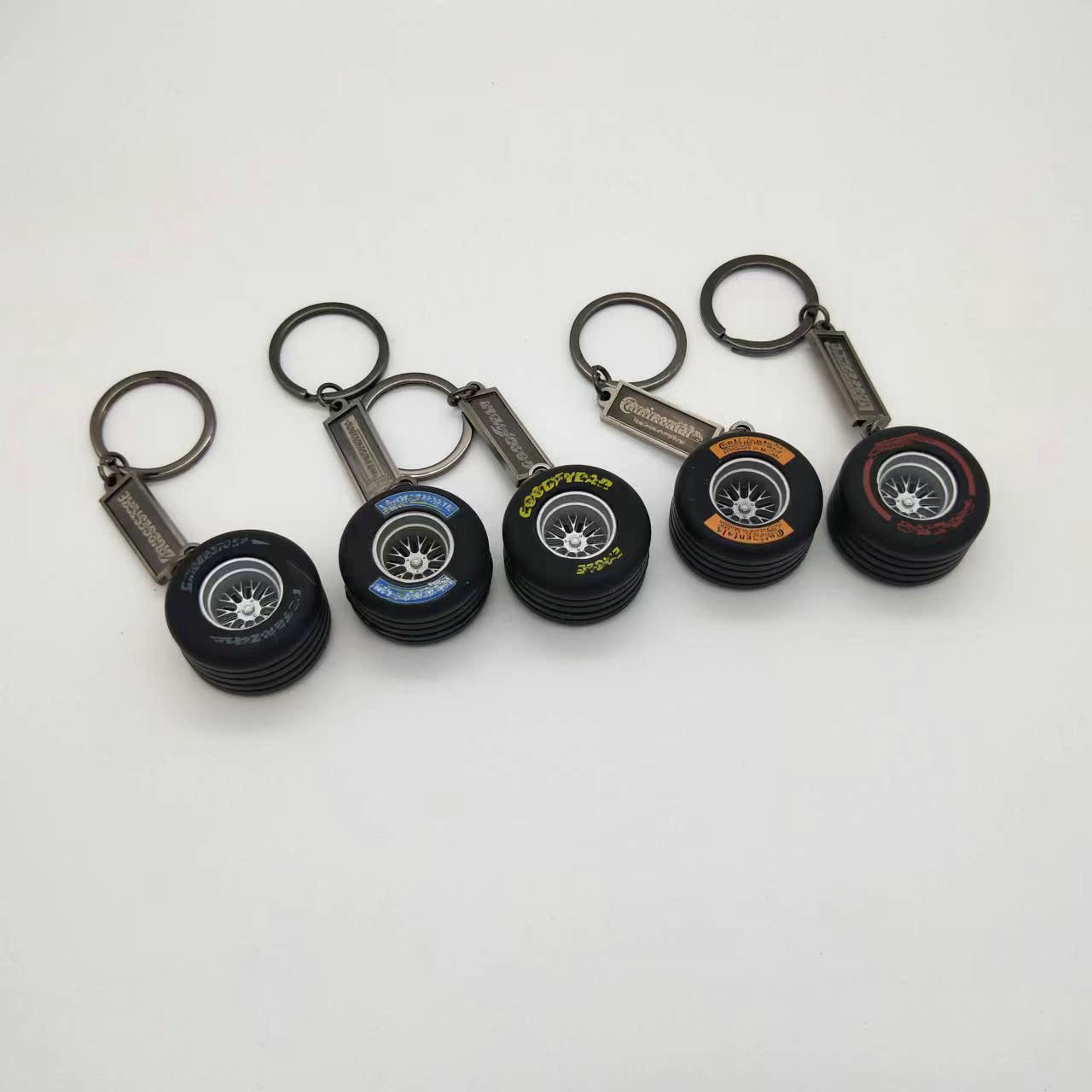 3D Tire Keychain Cartoon Realistic Tire Pendant Metal Wheel Tire Keychain Tire Strap