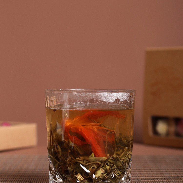 Low Price Wholesale Yunnan Pu'Er Tea Rose Jasmine Peanut Tea Longzhu Tree Pu'Er Tea 6 Flavors 18 Pieces Flower Tea Gift Box