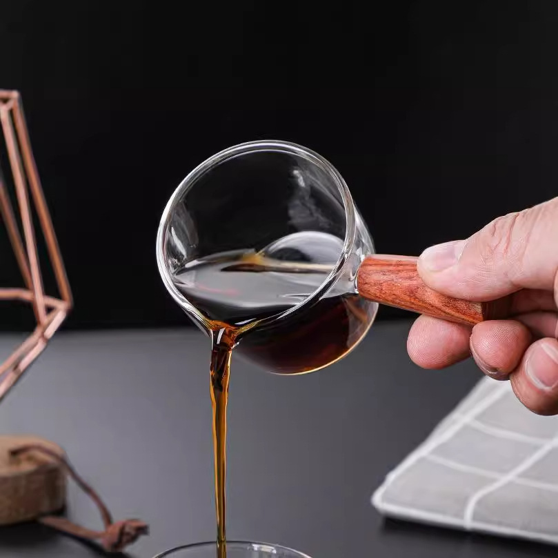 High-Temperature Resistant Glass Mini Milk Jug Dipping Dish High Borosilicate Coffee Latte Cup Milk Jug Wooden Handle Small Milk Cup Measuring Cup