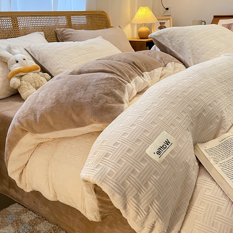 Class a Thickened Carved Milk Velvet Four-Piece Set for Autumn and Winter, Bed Sheet and Duvet Cover, Baby Velvet Three-Piece Set, Dormitory Fitted Sheet Style