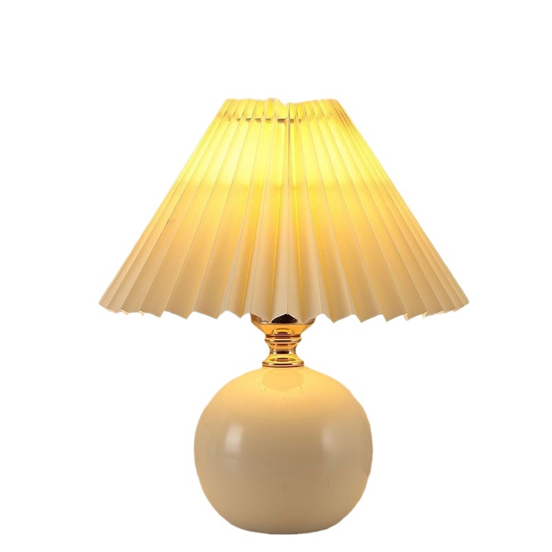 Scandinavian Ins Style Bedroom Bedside Lamp Internet Celebrity Lamp Girl Warm Breastfeeding Night Light Classy Ceramic Pleated Table Lamp