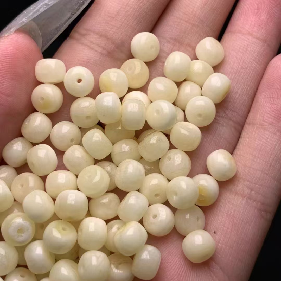 Natural beeswax porcelain white nectar old loose beads full of wax shape full casual matching DIY Wen play accessories