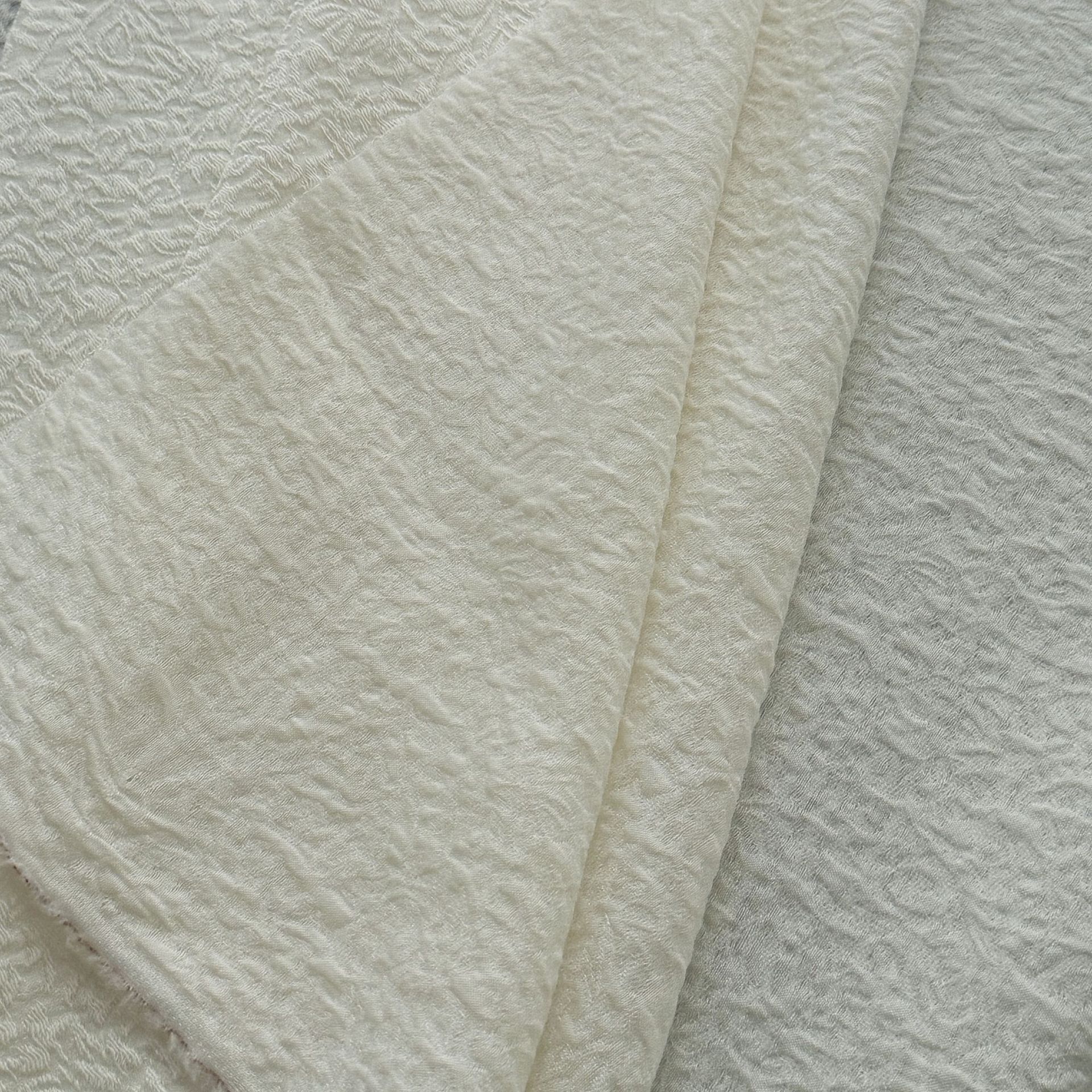 Autumn and Winter Clothing Fabrics 30mm Nylon Wool Interwoven Small Jacquard Brocade Crepe Fabric Clothing Fabric