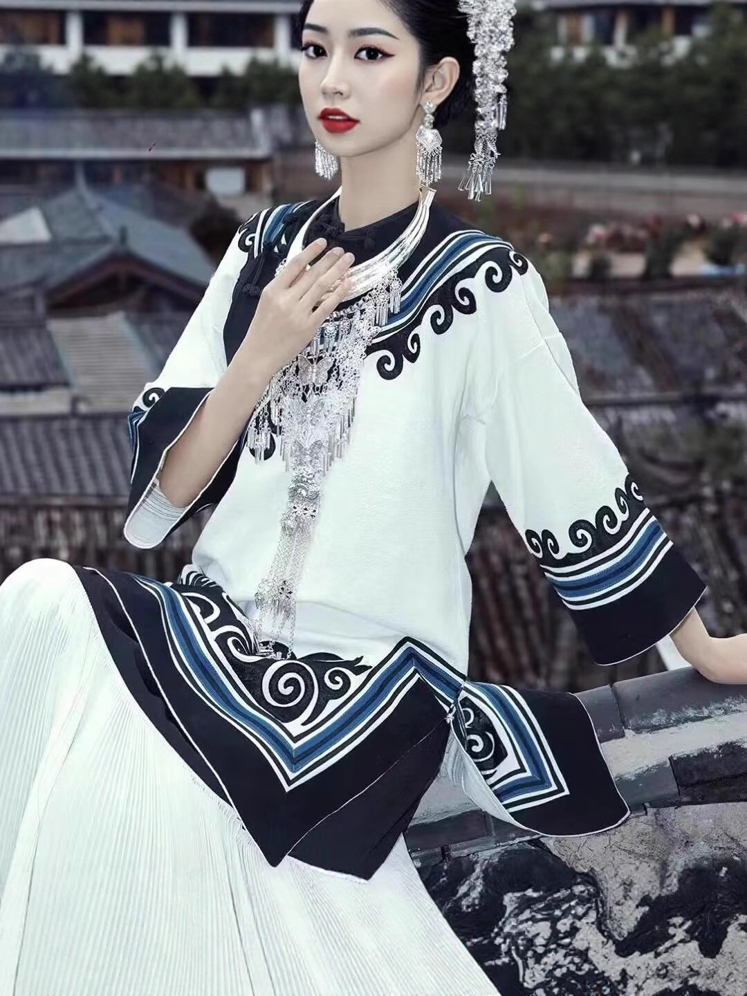 Photo Studio New Girl Yi Ethnic Style Stage Performance Clothing Yunnan Torch Festival Ethnic Minority Performance Clothing
